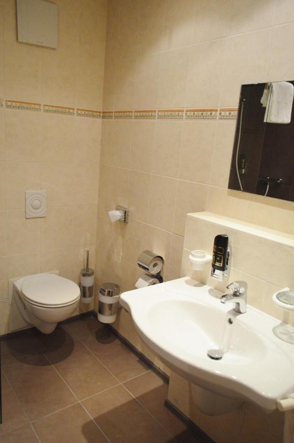 Hotel B8 Voerde エクステリア 写真