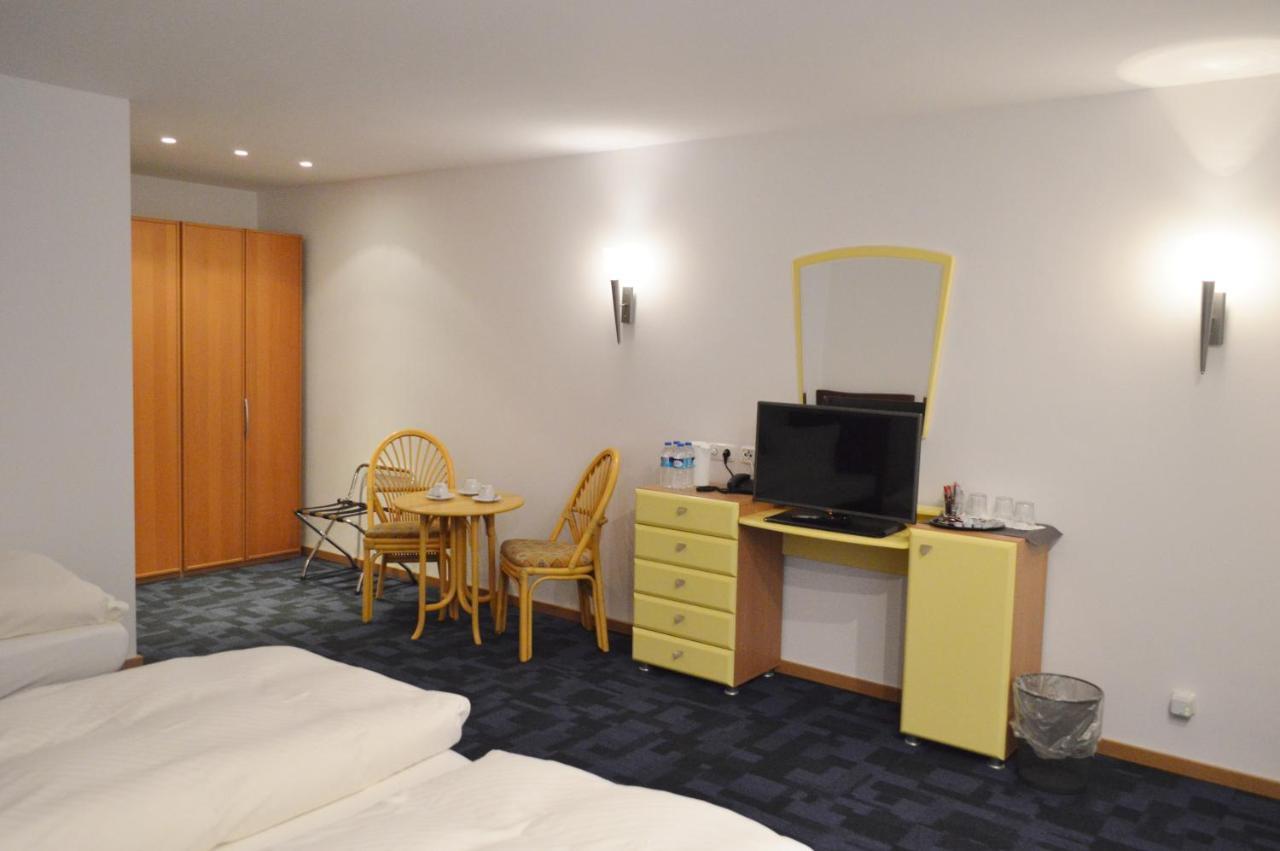 Hotel B8 Voerde エクステリア 写真